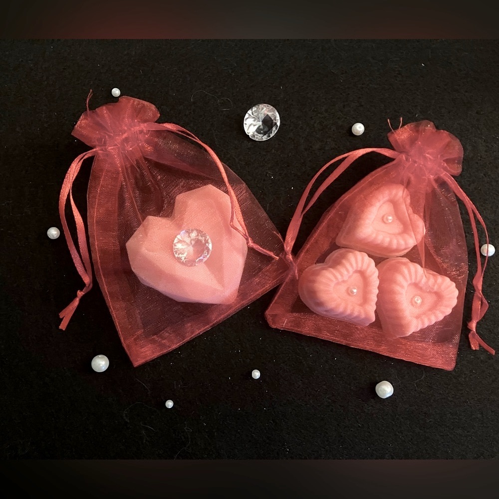 SPING SALE❣️ 4 SETS OF BUNDLES❣️ Handmade Organic Diamond/Pearl 💎Heart💞Soap🧼